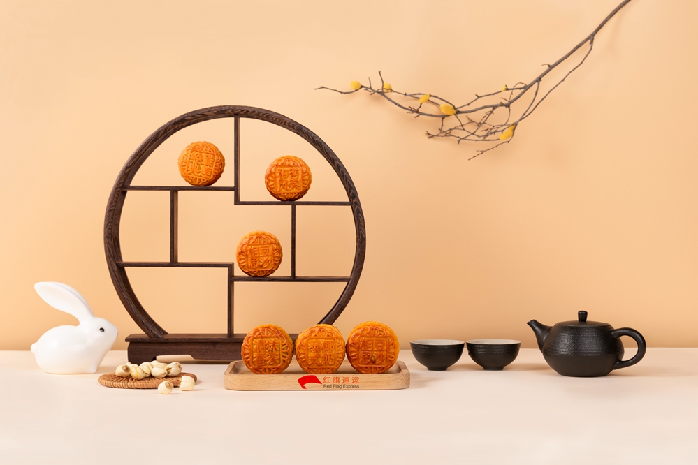 16913803715493.jpg 攝圖網_501387231_八月中秋節月餅(企業商用)_副本.jpg